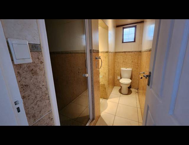 6 BEDROOM HOUSE FOR SALE IN UVONGO